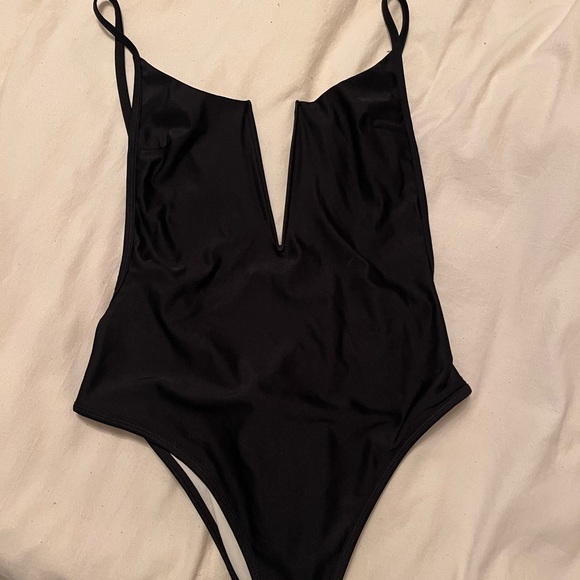 Tiger mist black one piece bathing suit in a size large - Picture 2 of 3
